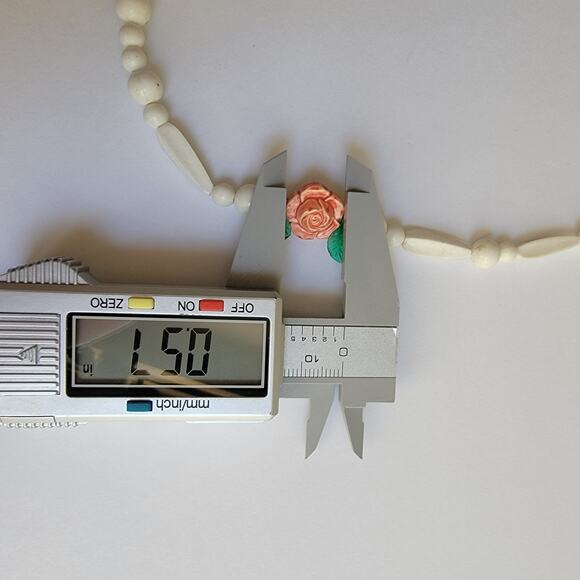 Elegant Painted Rose Bead White Choker Necklace with Vintage Charm - Picture 7 of 10